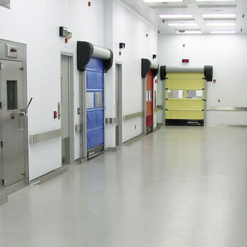 Hệ thống cửa cuốn nhanh cho phòng sạch thực phẩm có phá vỡ luồng khí không?