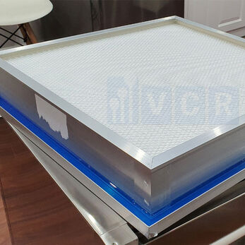 Màng lọc HEPA trong phòng sạch thực phẩm giữ vai trò cốt lõi trong kiểm soát vi sinh và bụi mịn